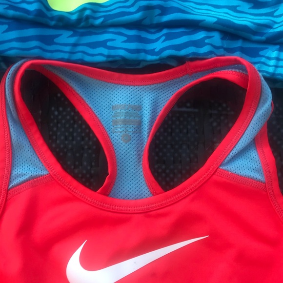 NikePro sports Bras - Picture 3 of 4